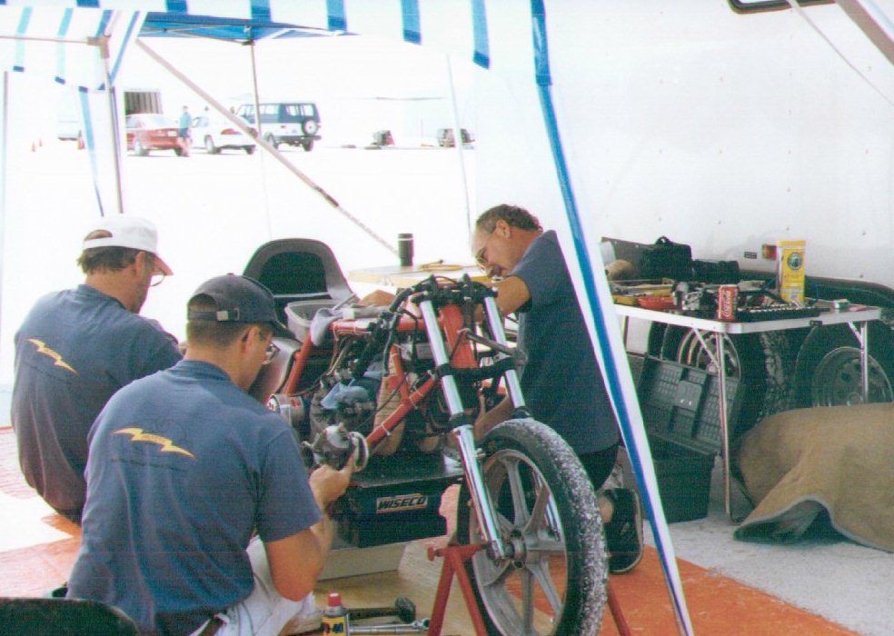grnracin.jpg (128683 bytes)